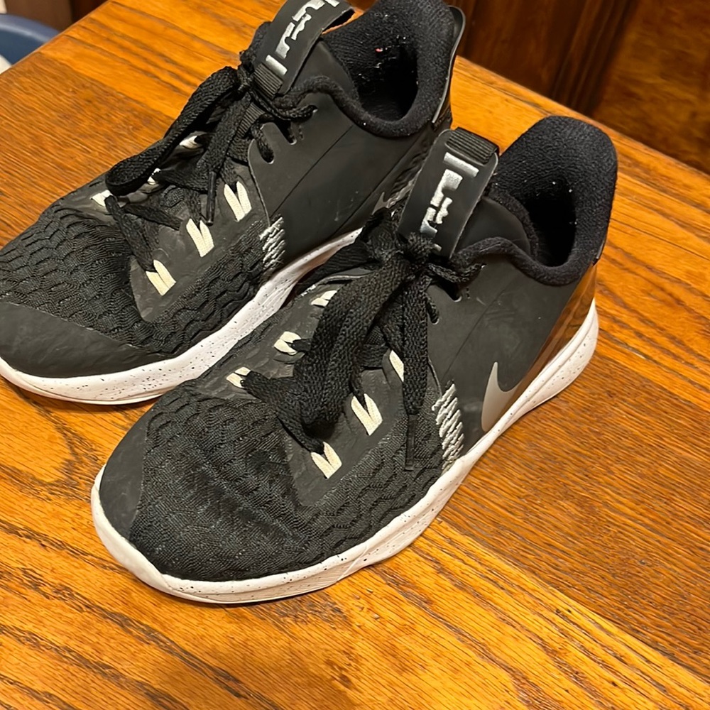 Lebron basketball shoes size 3.5